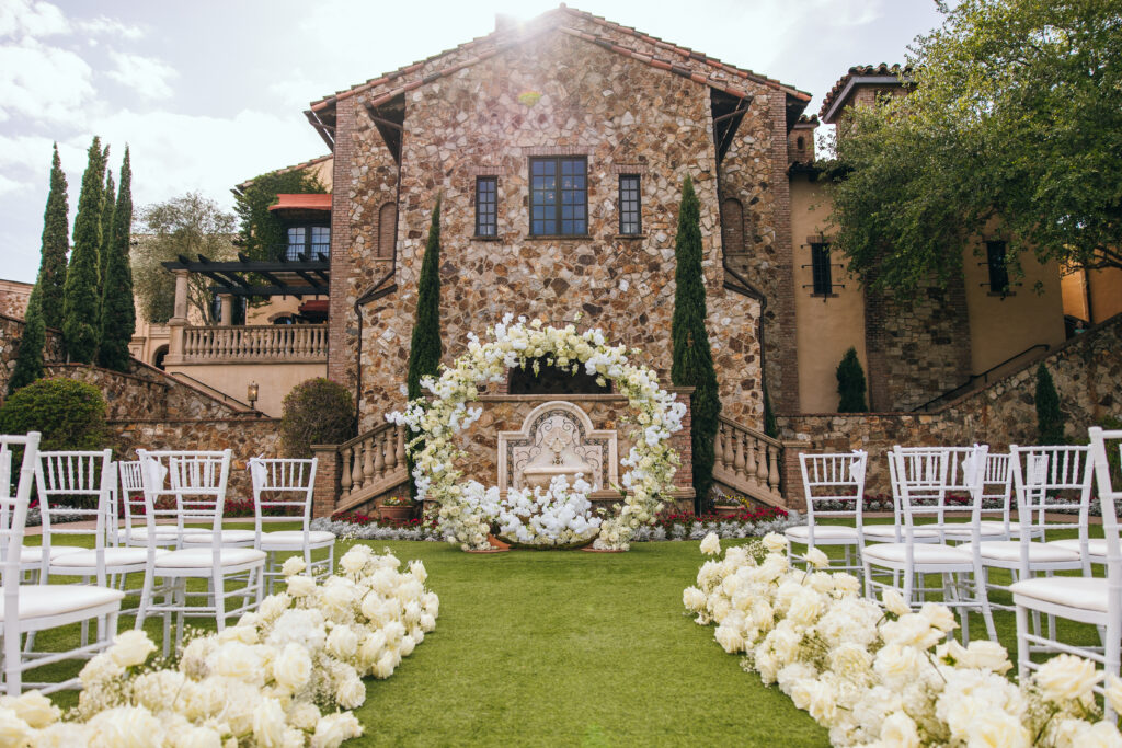 ceremony at bella collina, white florals, tuscan look